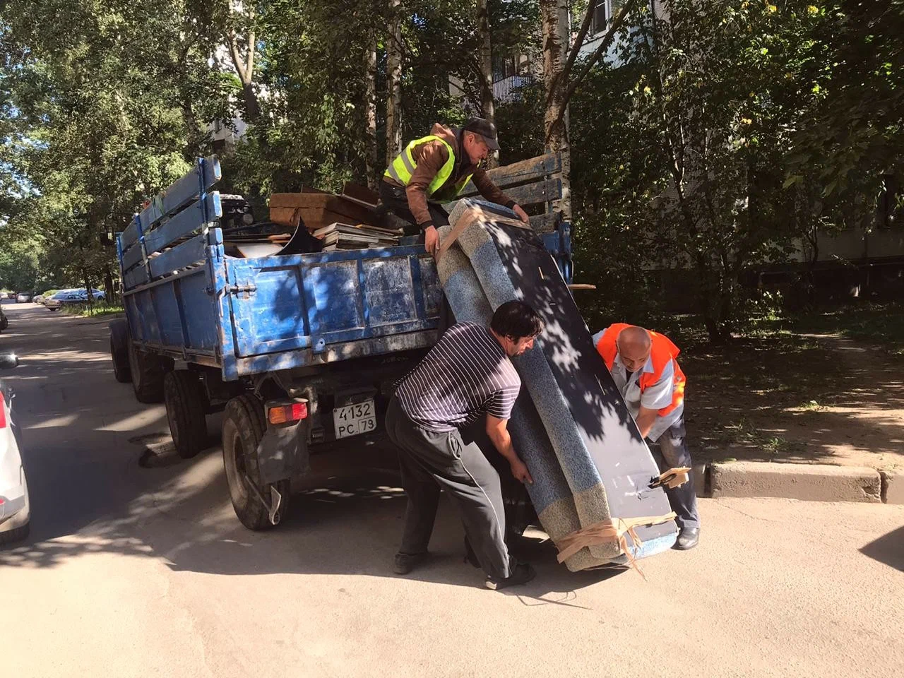 Профессиональный вывоз крупногабаритного мусора в Воронеже в октябре