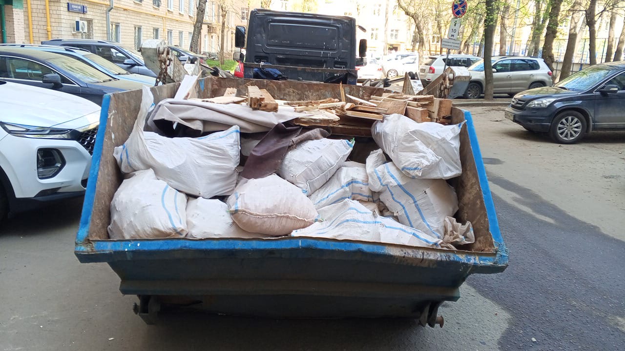 Вывоз мусора из магазина в Воронеже в октябре