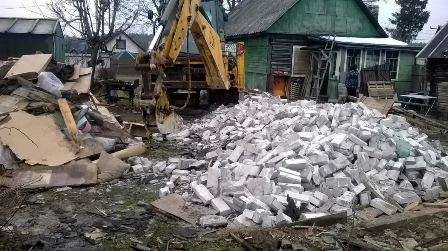 Вывоз мусора после сноса здания в Воронеже от ПроМусор – цена от 5371 руб., утилизация и уборка стройотходов