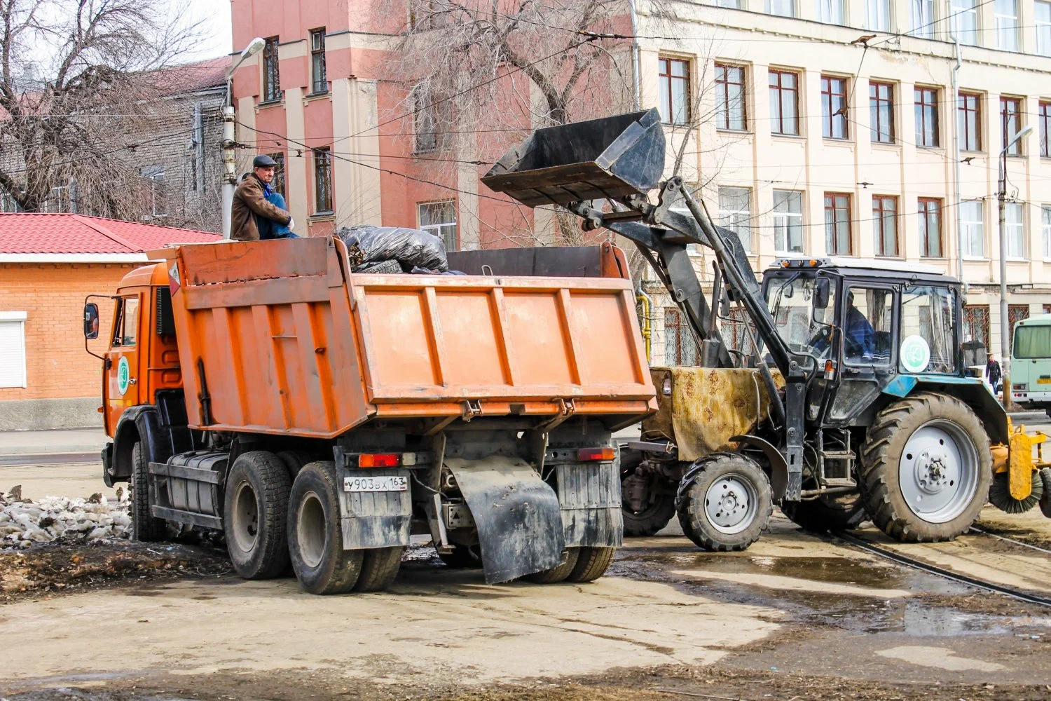 Вывоз мусора Камазом в Воронеже – аренда и заказ Камаза 10 тонн от 2524 руб. в ПроМусор