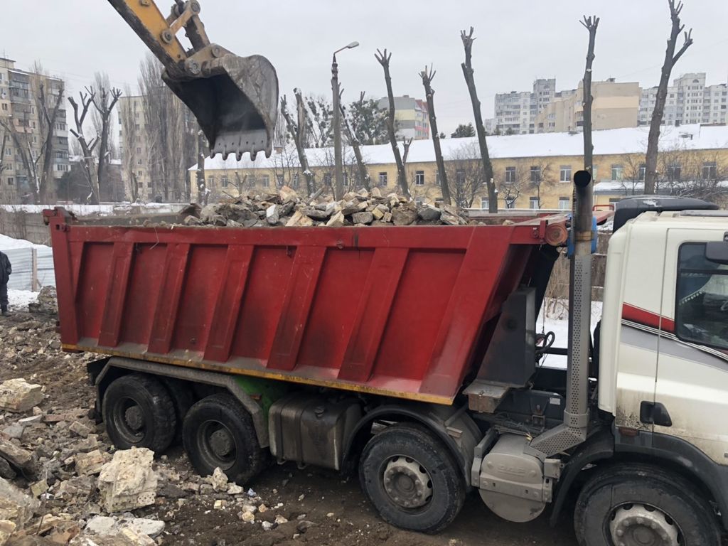 Вывоз мусора Камазом в Воронеже в октябре