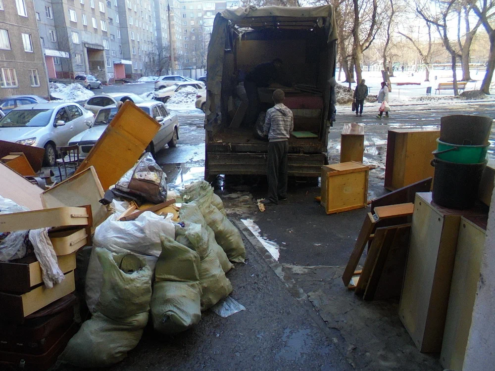 Вывоз мусора из подвала с утилизацией в Воронеже в октябре