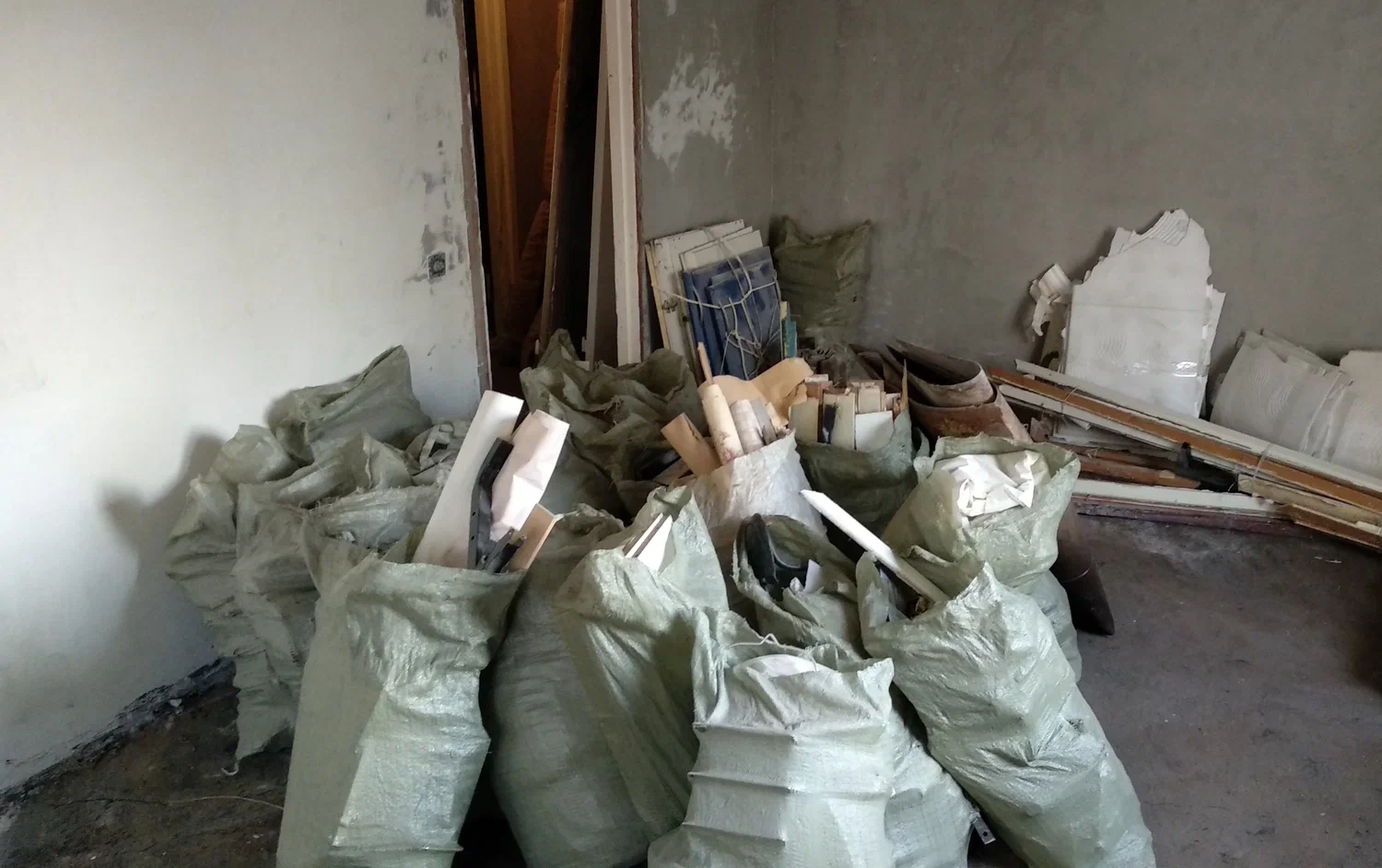 Уборка строительного мусора с вывозом и утилизацией в Воронеже в октябре